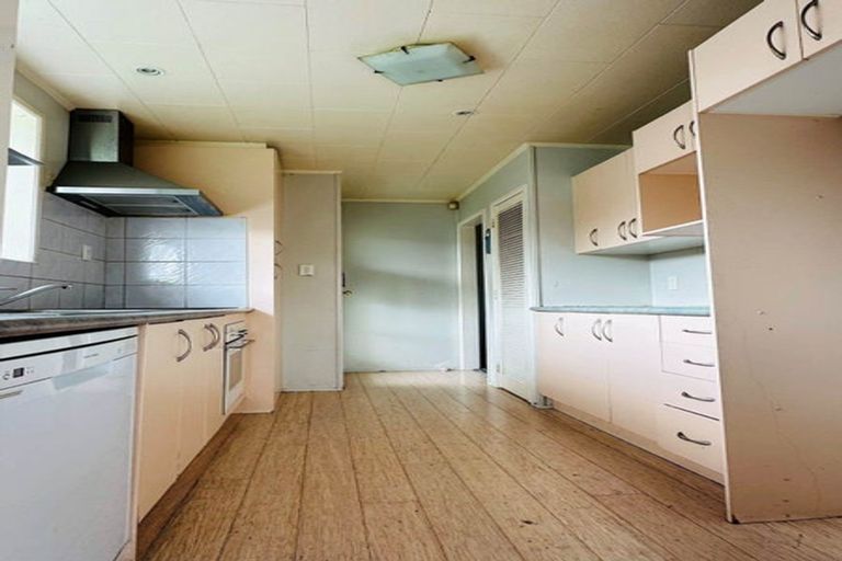 Photo of property in 187 Henderson Valley Road, Henderson, Auckland, 0612