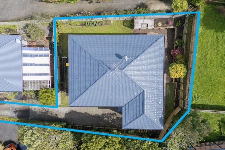 Photo of property in 2/9 Mossop Rise, Glenfield, Auckland, 0629
