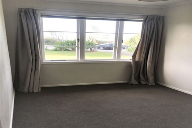 Photo of property in 76 Pupuke Road, Hillcrest, Auckland, 0627