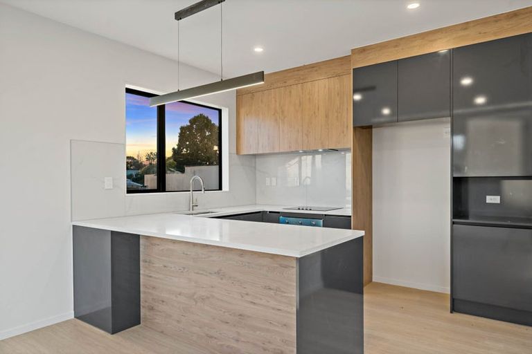 Photo of property in 1/16 Binsted Road, New Lynn, Auckland, 0600