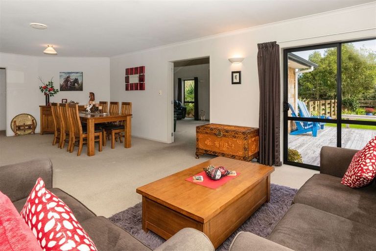 Photo of property in 13 Pukematawai Lane, Levin, 5571
