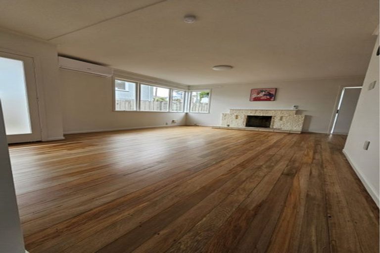 Photo of property in 42 Lyttelton Avenue, Forrest Hill, Auckland, 0620