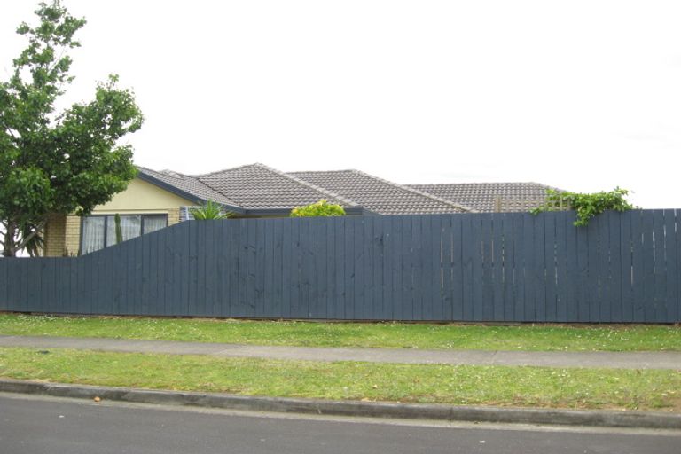 Photo of property in 2 Secoia Crescent, Mangere, Auckland, 2022