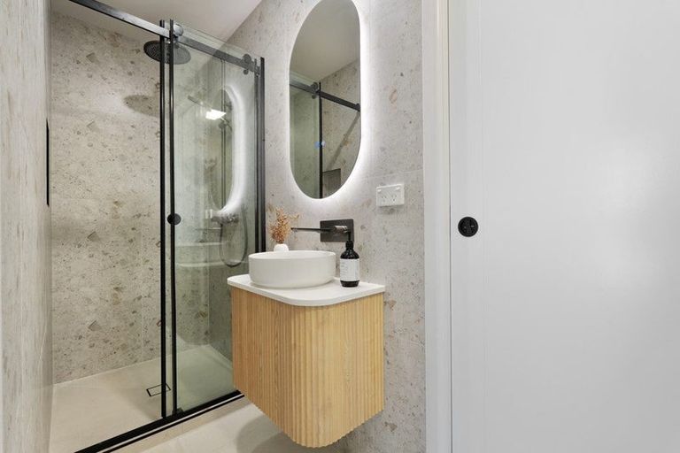 Photo of property in 69d Chivalry Road, Glenfield, Auckland, 0629