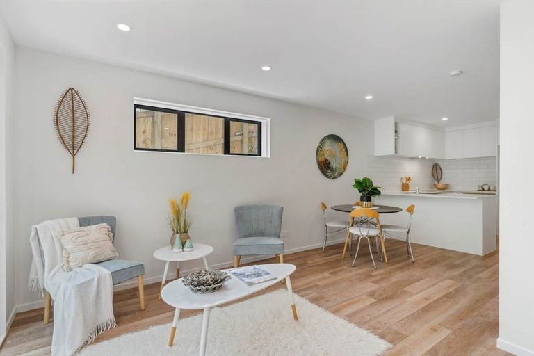 Photo of property in 40 Tokai Place, Glen Eden, 0602