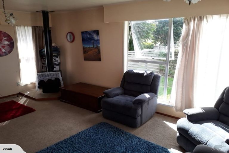 Photo of property in 43 Walworth Avenue, Pakuranga Heights, Auckland, 2010
