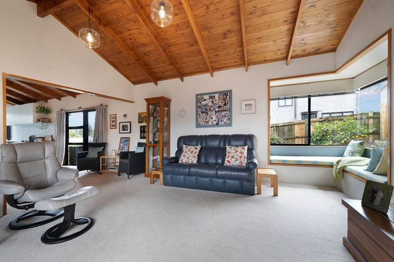 Photo of property in 1/24 Blacklock Avenue, Henderson, Auckland, 0612