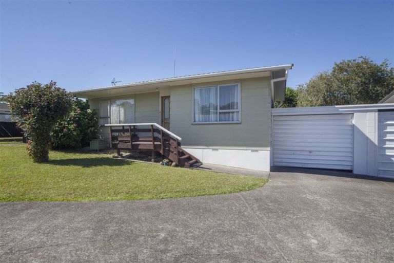 Photo of property in 1/4 Clyma Place, Massey, Auckland, 0614