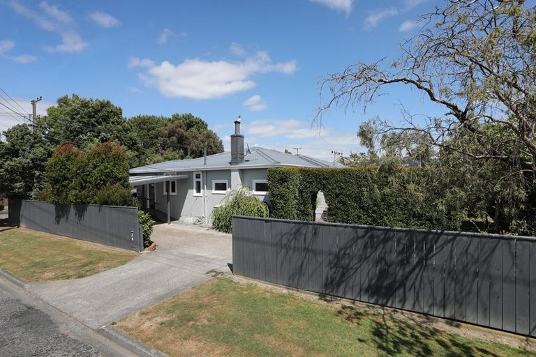 Photo of property in 16 Oxford Street, Marton, 4710