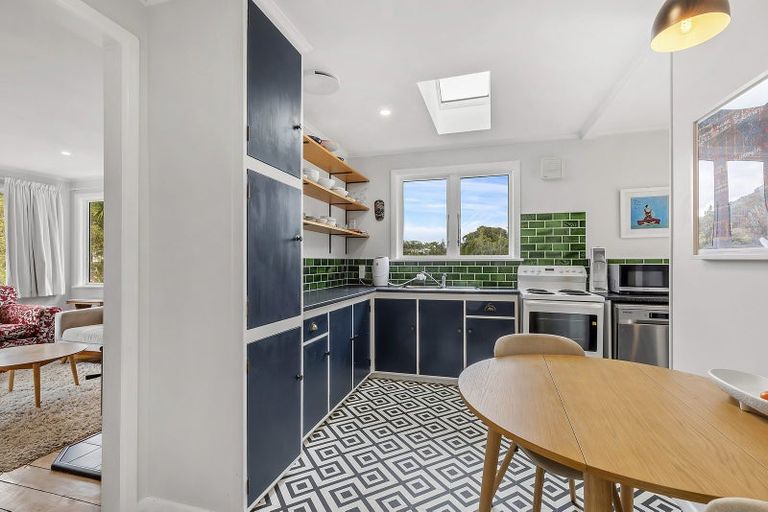 Photo of property in 65 Airlie Road, Plimmerton, Porirua, 5026