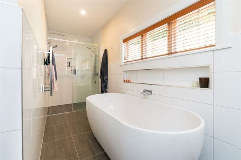 Photo of property in 144 Townsend Road, Miramar, Wellington, 6022