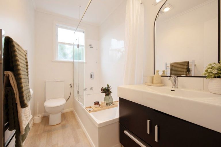 Photo of property in 135 Ruskin Road, Newlands, Wellington, 6037