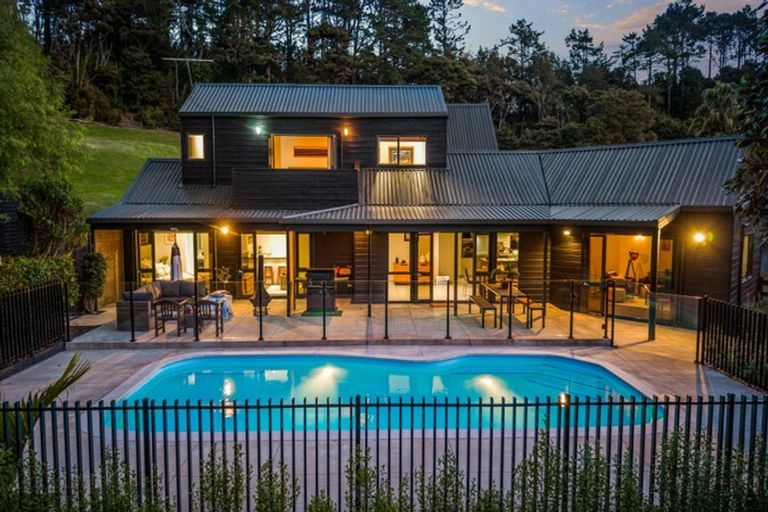 Photo of property in 7 Attwood Road, Paremoremo, Auckland, 0632