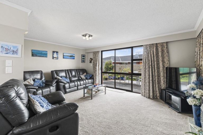 Photo of property in 95 Manu Crescent, Upper Vogeltown, New Plymouth, 4310