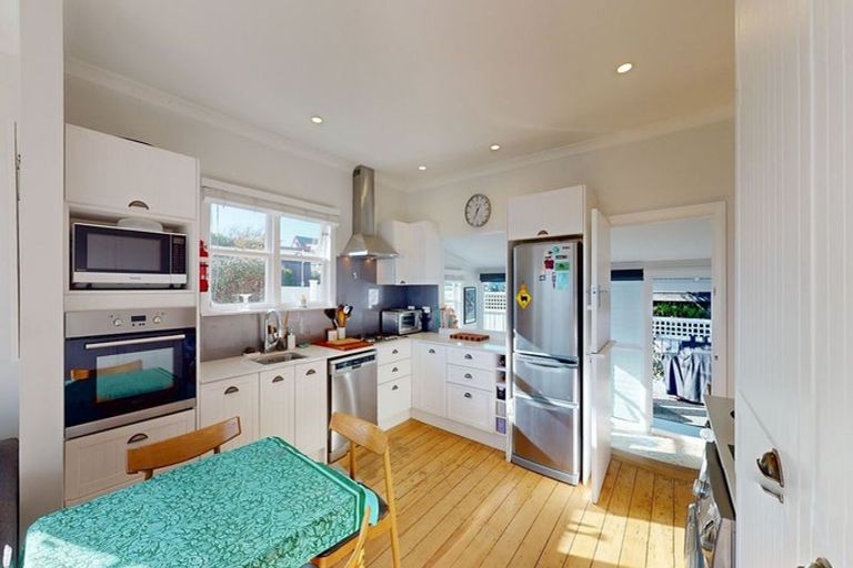 Photo of property in 96 Marine Parade, Paraparaumu Beach, Paraparaumu, 5032