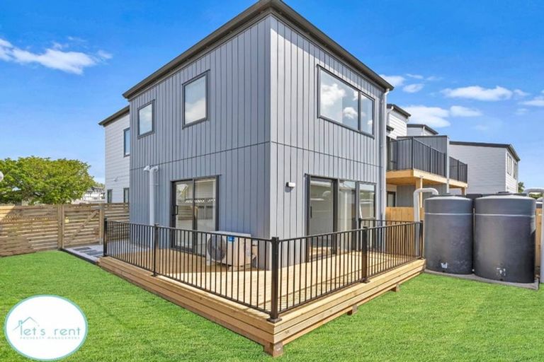 Photo of property in 33 Sunnypark Avenue, Rosehill, Papakura, 2113