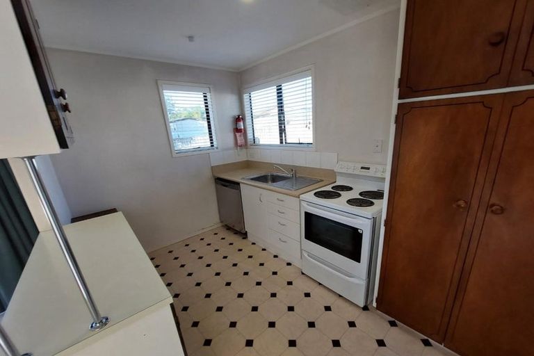 Photo of property in 30 Granville Drive, Massey, Auckland, 0614