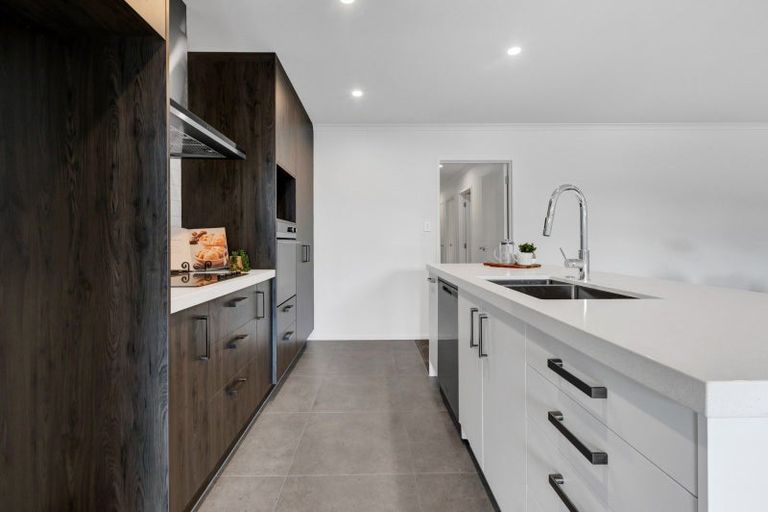 Photo of property in 10a Winstone Place, Highlands Park, New Plymouth, 4312