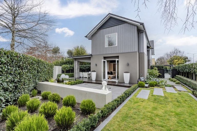 Photo of property in 2 Snowdon Road, Fendalton, Christchurch, 8052