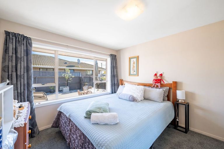 Photo of property in 14 Bideford Place, Dallington, Christchurch, 8061