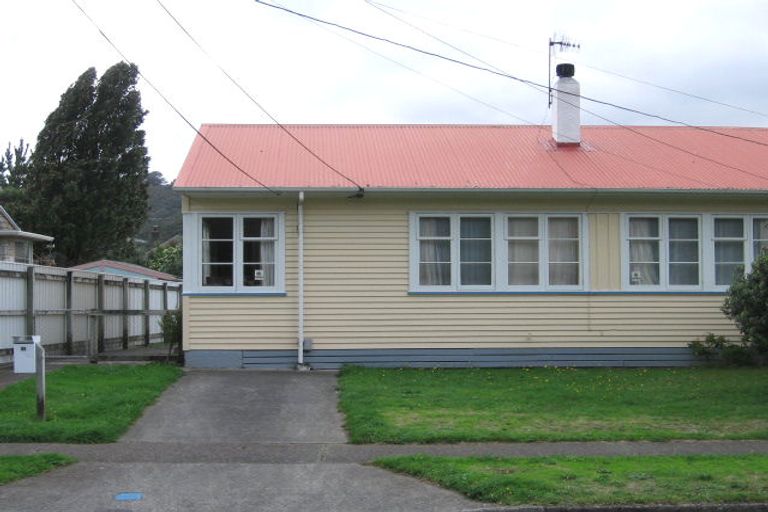 Photo of property in 32 Compton Crescent, Taita, Lower Hutt, 5011