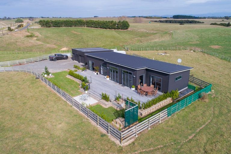 Photo of property in 567 Lethbridge Road, Halcombe, 4775