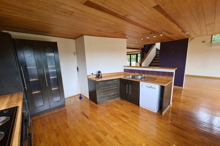 Photo of property in 9 Lindaver Grove, Merrilands, New Plymouth, 4312