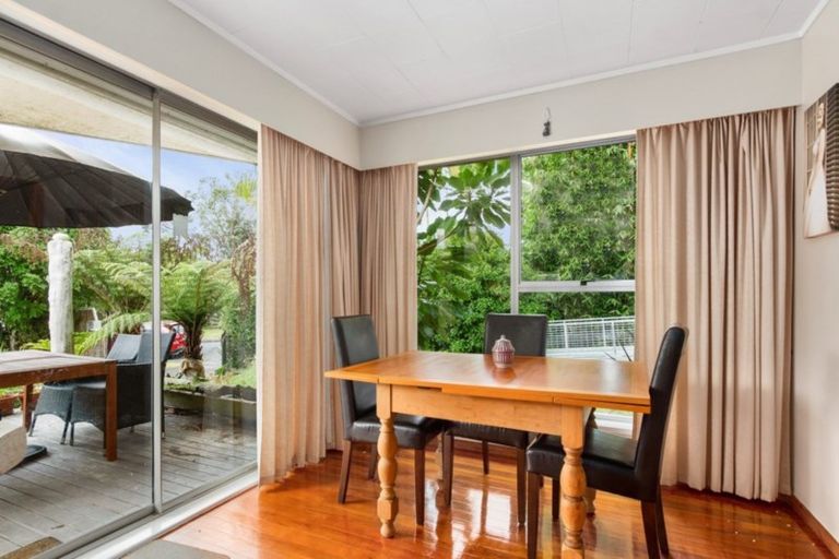 Photo of property in 2 Pipitea Place, Massey, Auckland, 0614