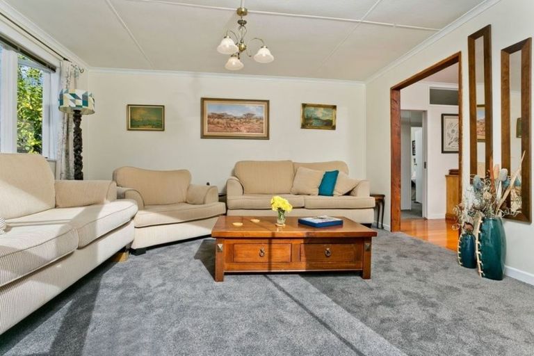 Photo of property in 17 Paramu Avenue, Birkdale, Auckland, 0626