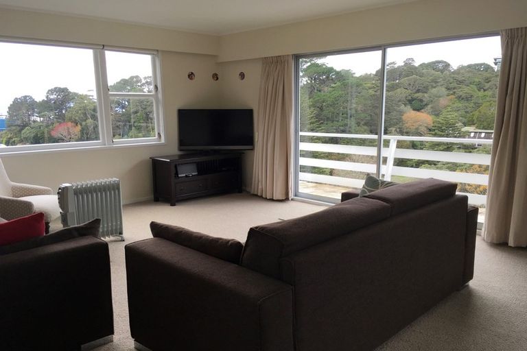 Photo of property in 83 Garden Road, Northland, Wellington, 6012