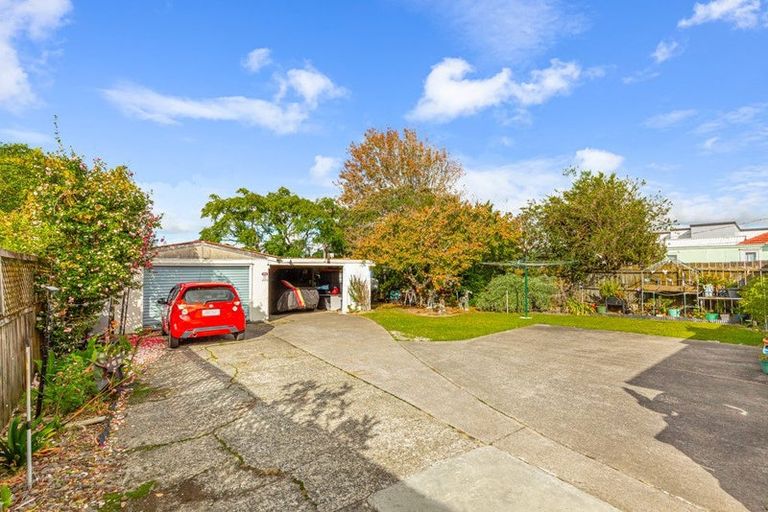 Photo of property in 805 Te Atatu Road, Te Atatu Peninsula, Auckland, 0610