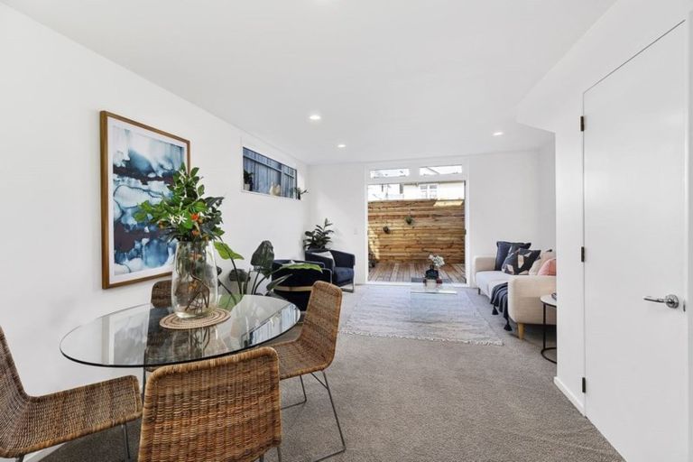 Photo of property in Pirie Street Townhouses, 35u8 Pirie Street, Mount Victoria, Wellington, 6011