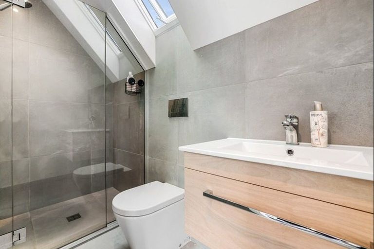 Photo of property in 34 Aikmans Road, Merivale, Christchurch, 8014