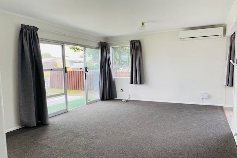 Photo of property in 21 Kemble Close, Mangere, Auckland, 2022