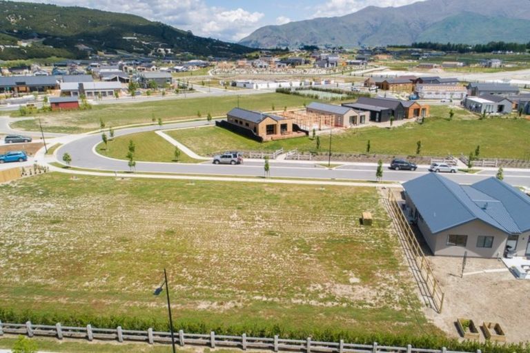 Photo of property in 40 Mount Creighton Crescent, Wanaka, 9305