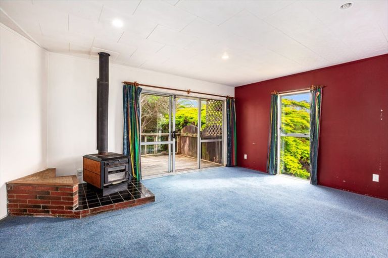 Photo of property in 108 Omapere Street, Whitby, Porirua, 5024