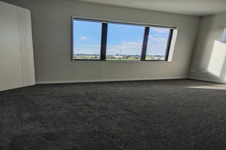 Photo of property in 30 Auranga Drive, Karaka, 2113