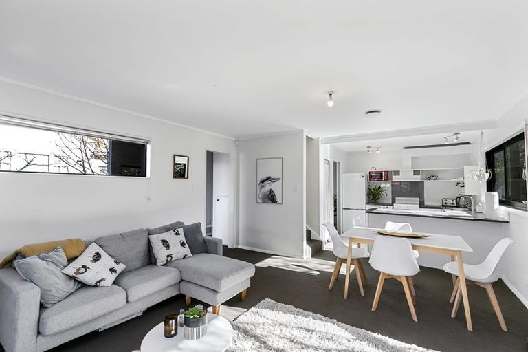 Photo of property in 1/163 Queens Drive, Lyall Bay, Wellington, 6022