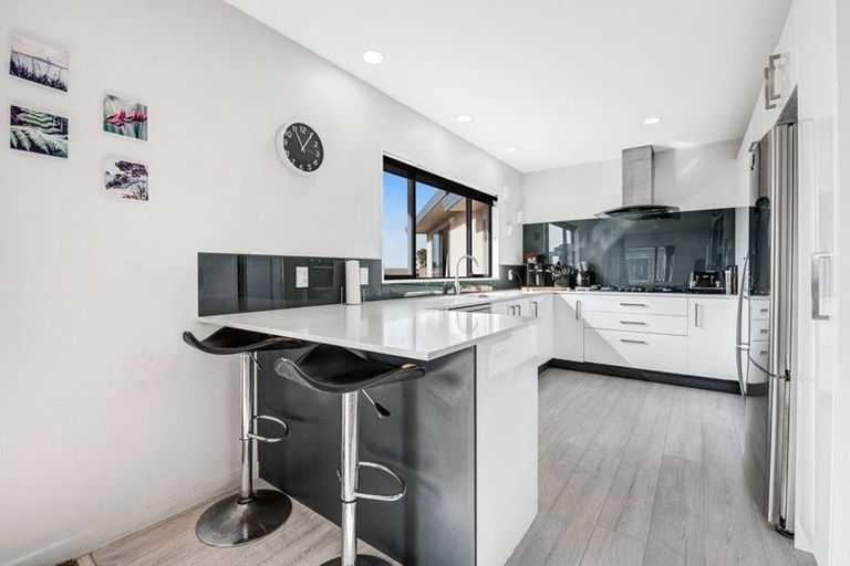 Photo of property in 18 Roseville Road, Gulf Harbour, Whangaparaoa, 0930