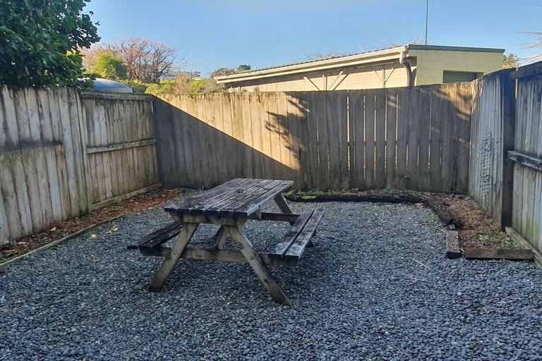Photo of property in 36 Verdale Circle, Glen Eden, Auckland, 0602