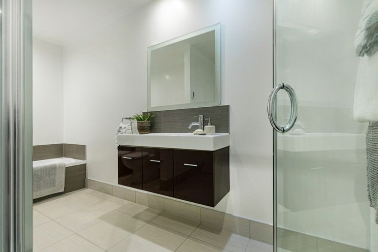 Photo of property in 25 Parr Terrace, Castor Bay, Auckland, 0620