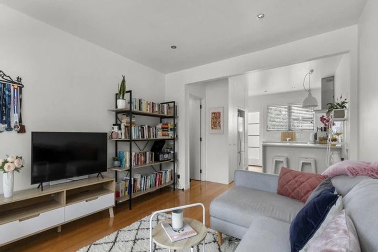 Photo of property in 19 Church Street, Northcote Point, Auckland, 0627