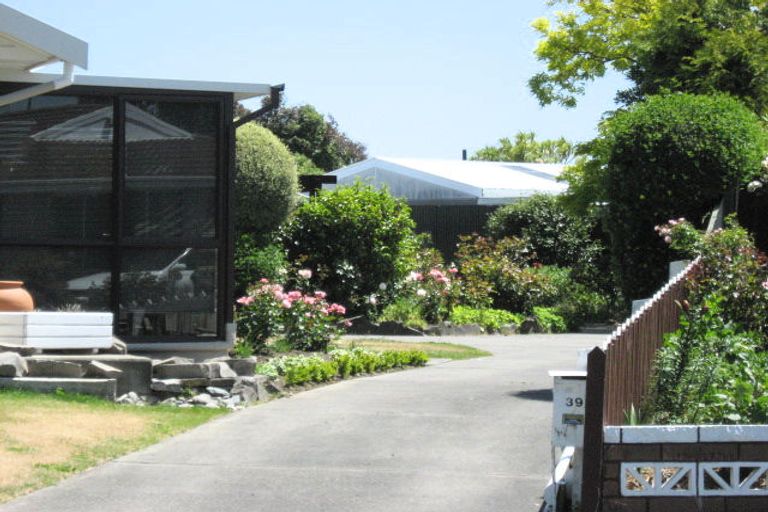 Photo of property in 2/39 Delaware Crescent, Russley, Christchurch, 8042