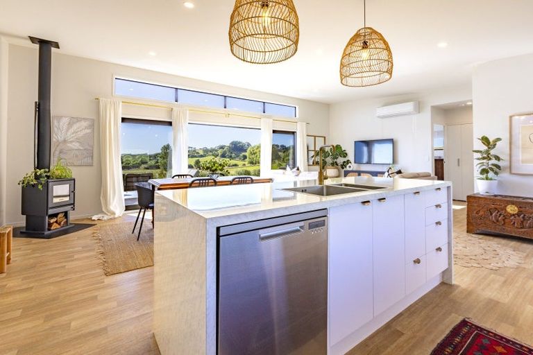 Photo of property in 53 Highlands Drive, Waipawa, 4210