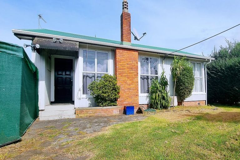 Photo of property in 8 Keeling Road, Henderson, Auckland, 0612