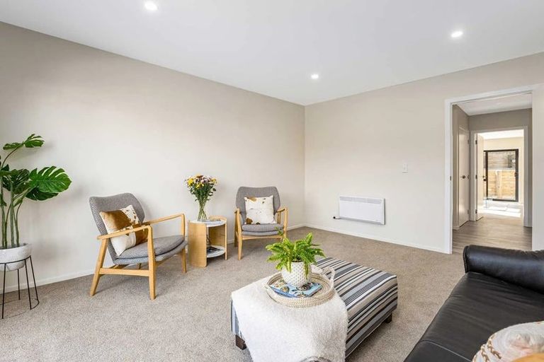 Photo of property in 41 Farnworth Terrace, Glenside, Wellington, 6037