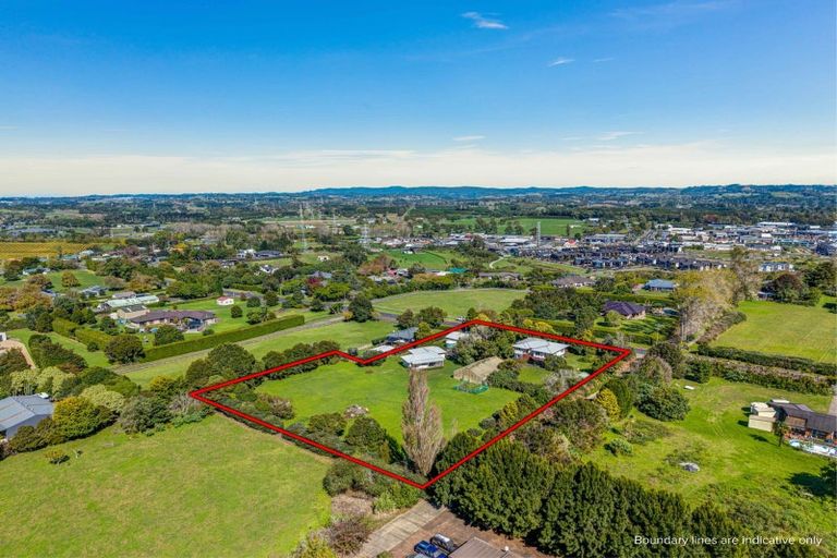 Photo of property in 42 Koraha Road, Kumeu, 0892