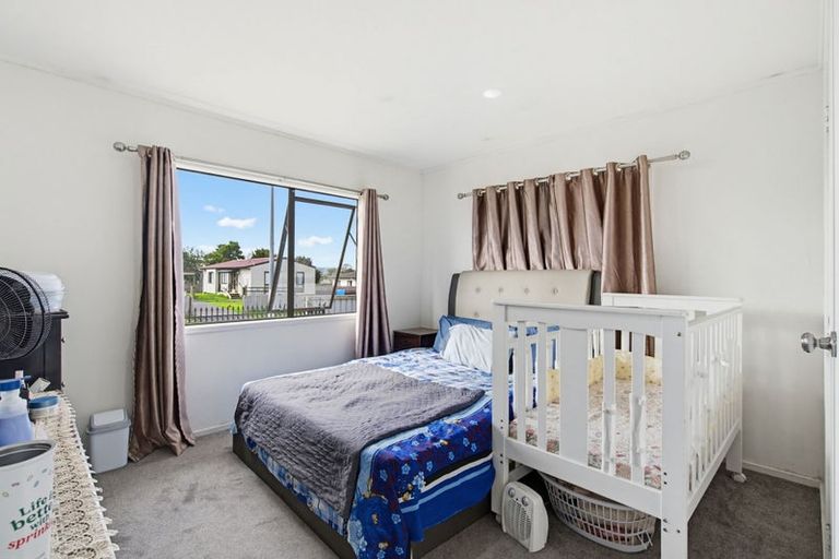 Photo of property in 2/31 Solveig Place, Randwick Park, Auckland, 2105