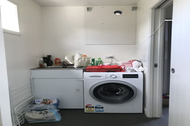 Photo of property in 11b Pinkerton Grove, Newlands, Wellington, 6037