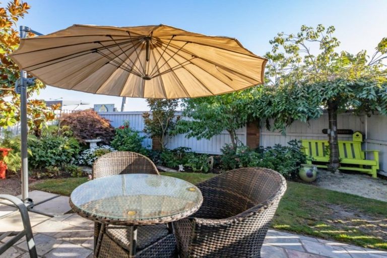 Photo of property in 4 Daniels Road, Redwood, Christchurch, 8051